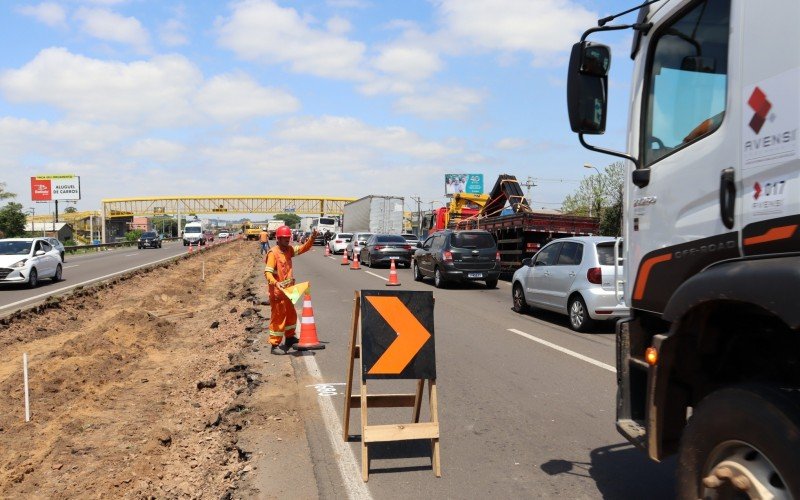 Obra no canteiro central da BR-116, em SÃ£o Leopoldo, causa lentidÃ£o no trÃ¢nsito neste sÃ¡bado