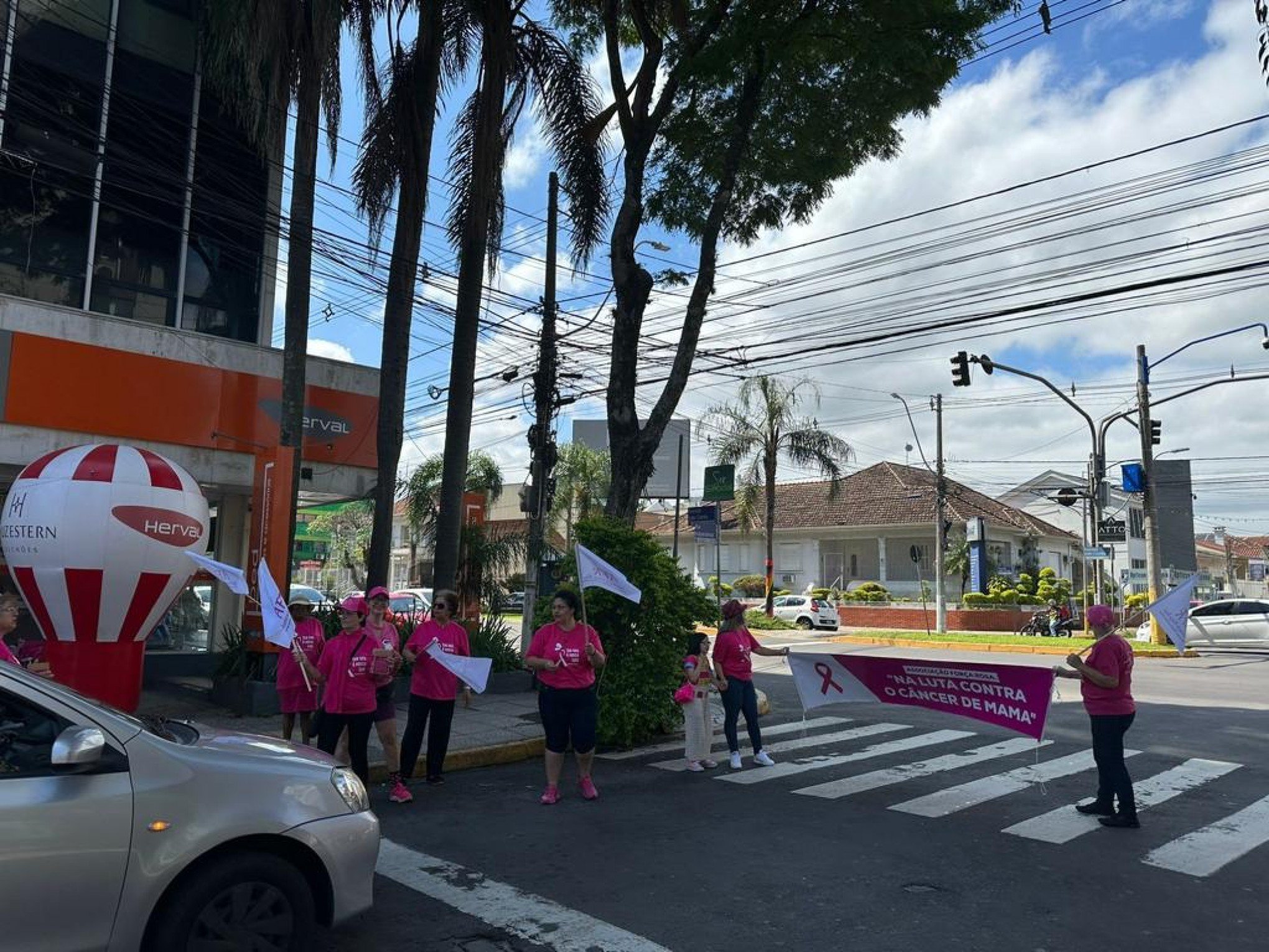 PedÃ¡gio Rosa ocorreu na esquina da Rua IndependÃªncia com Avenida JoÃ£o CorrÃªa