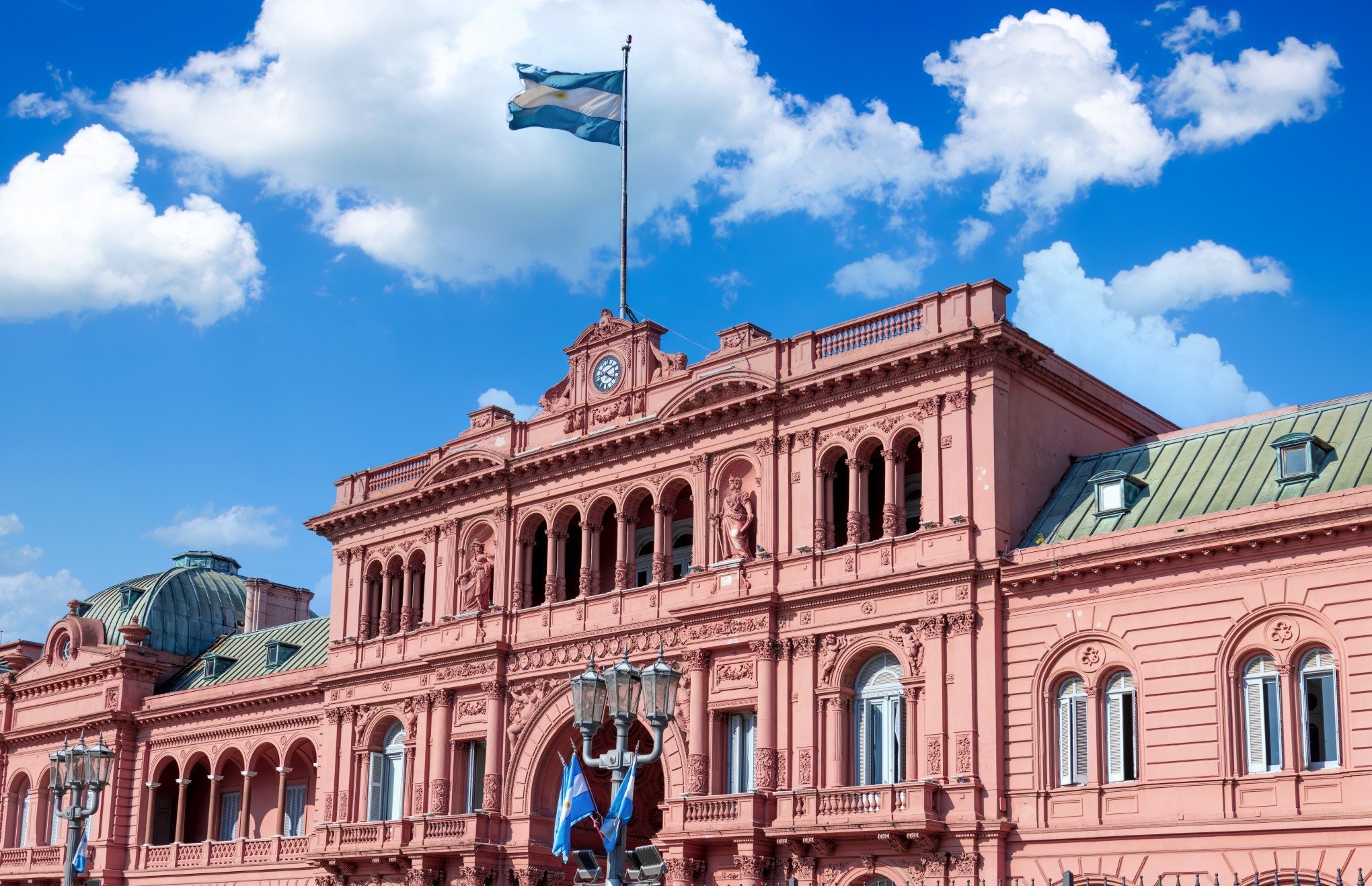 ELEIÇÃO NA ARGENTINA: Casa Rosada é isolada após ameaça de bomba na reta final da jornada eleitoral