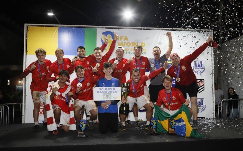 Jogadores da Ginástica comemoram o título mundial no Paraná | Jornal NH