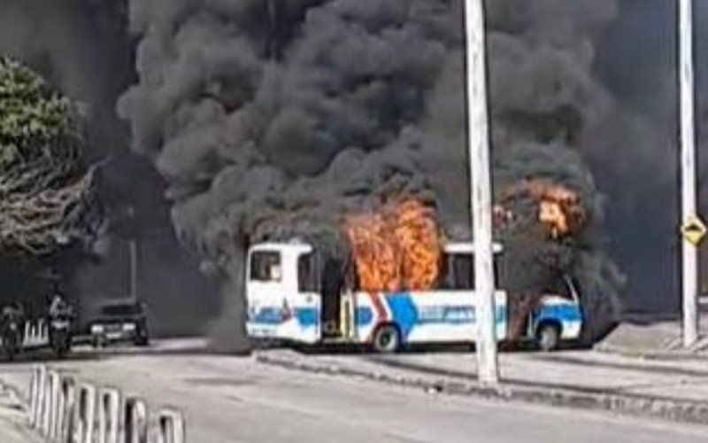 Criminosos colocaram fogo em ônibus no RJ | Jornal NH