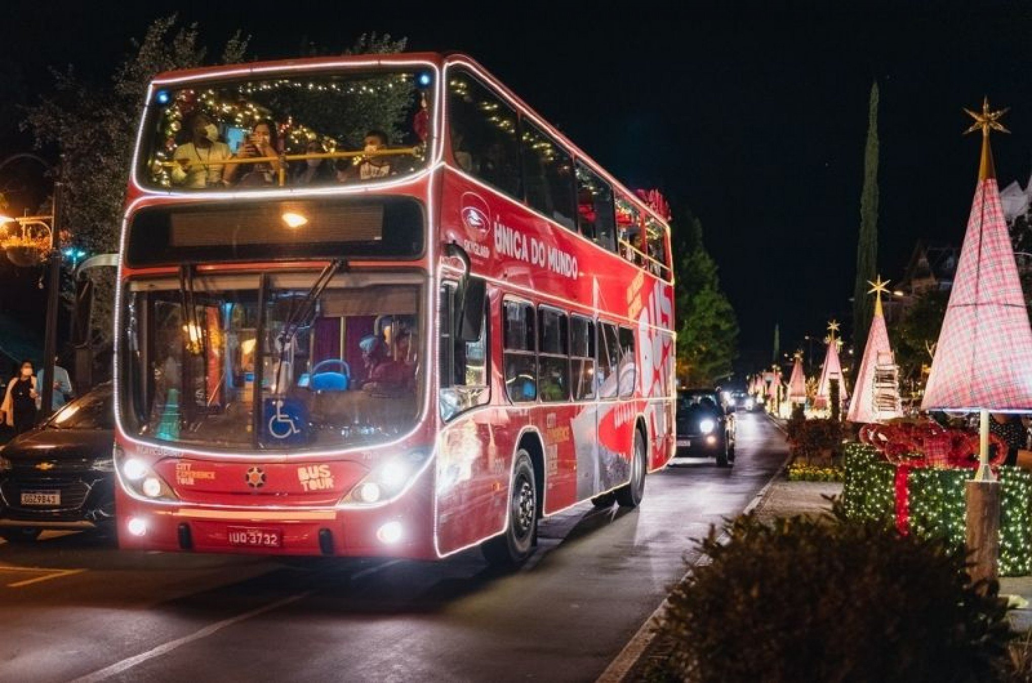 Ônibus panorâmico oficial de turismo de Gramado terá novas paradas em show de Natal