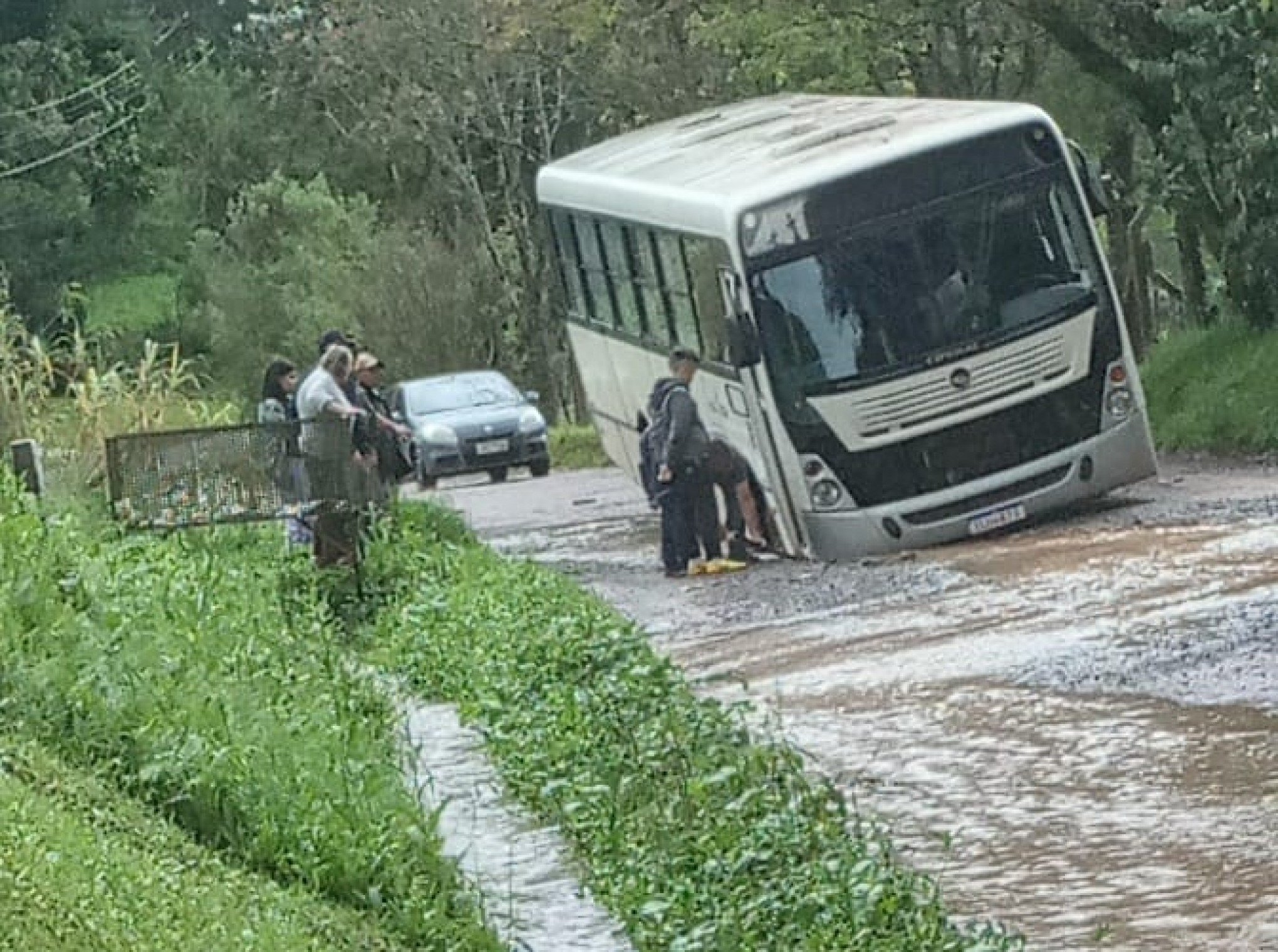 Depois das chuvas, buracos se multiplicam pelas ruas de São Leopoldo