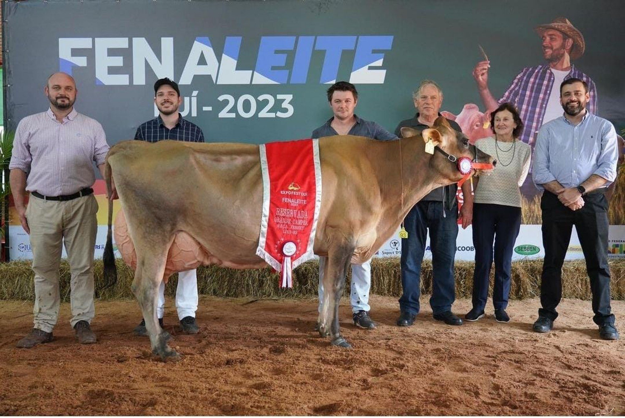 Vacas holandesa e jersey de Salvador do Sul conquistam prêmios na Fenaleite