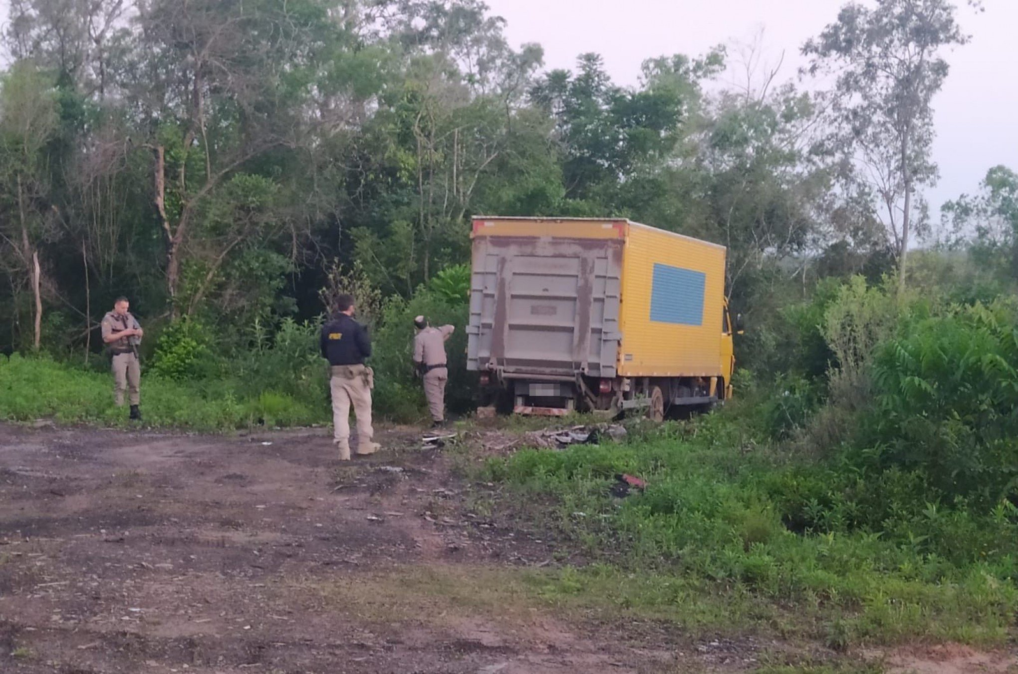 Caminhão furtado em Canoas é apreendido em desmanche de veículos em Montenegro