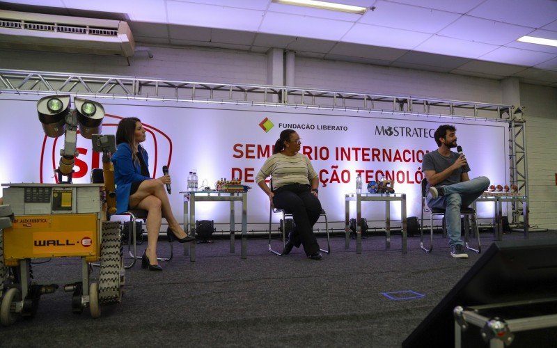 Painel abordou a robótica em sala de aula