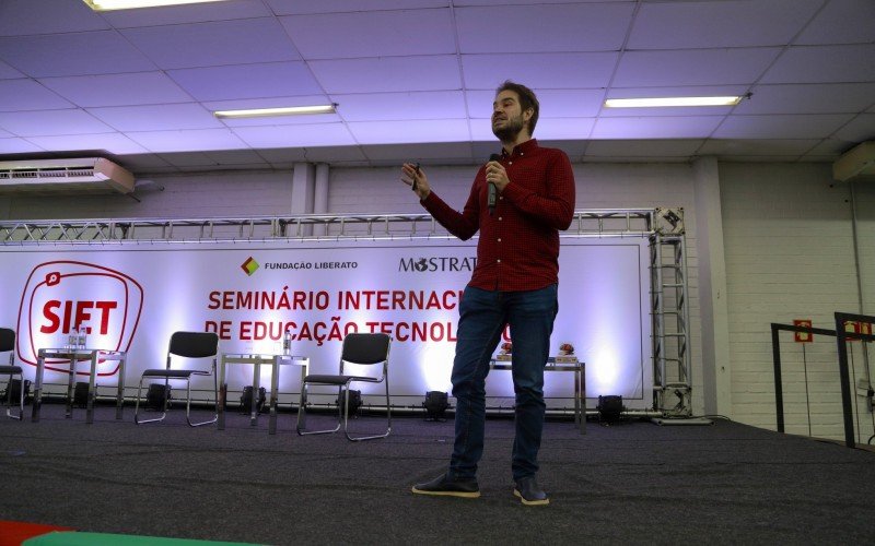Professor e doutor em Inovação Bruno Bittencourt durante palestra no 2º Fórum Ser Educação