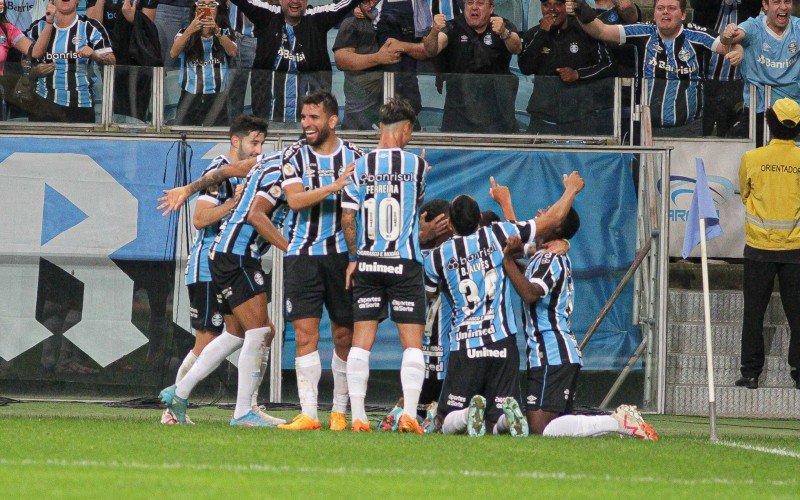 Jogadores do Grêmio comemora a virada sobre o Flamengo | Jornal NH