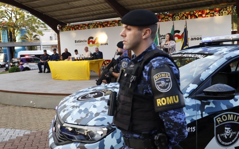 Entrega de viatura e equipamentos não letais para Guarda Municipal de Estância Velha ocorreu nesta quinta-feira | Jornal NH