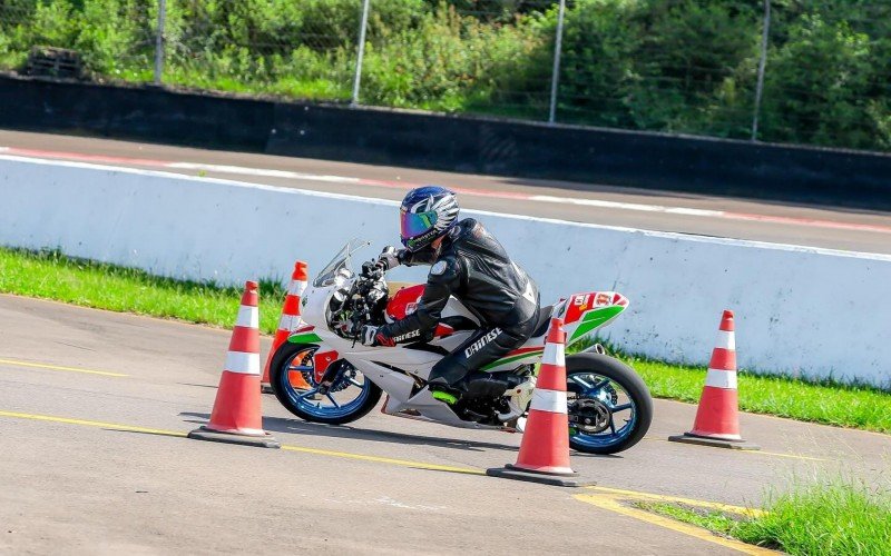 Pilotagem segura é ensinada dentro do autódromo | Jornal NH