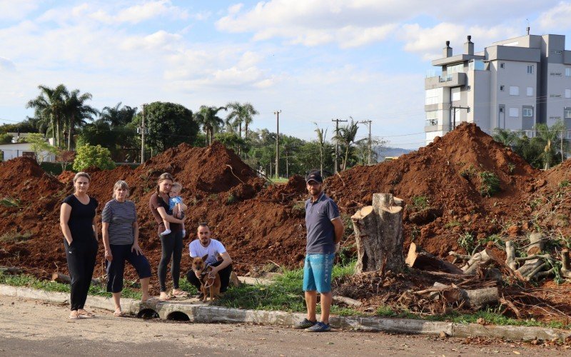 Os vizinhos Eliane, Silvia, Suélen, Cesar, Julio Cesar e Jeferson | Jornal NH