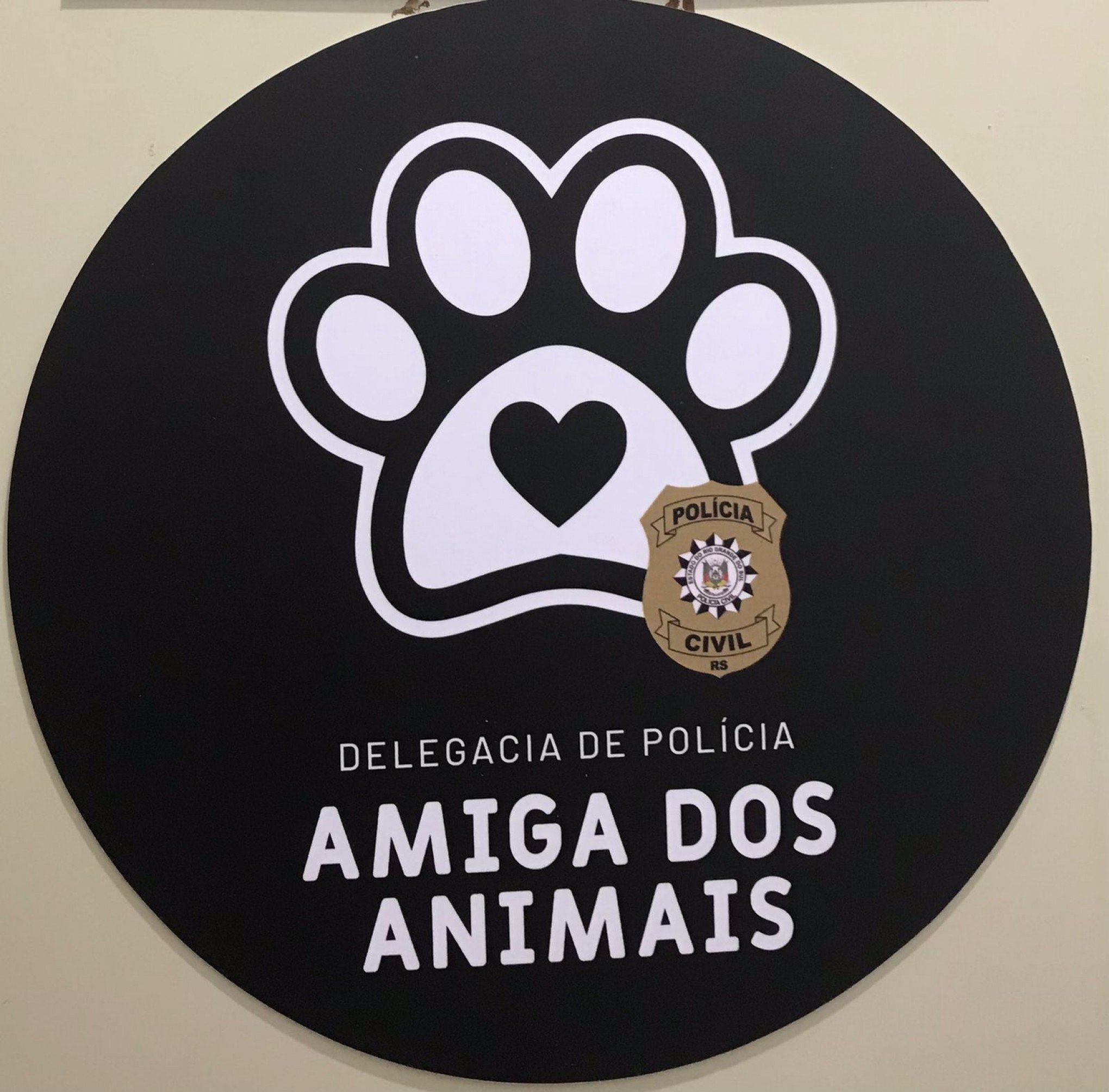 Polícia Civil de Gramado recebe Selo de Delegacia Amiga dos Animais