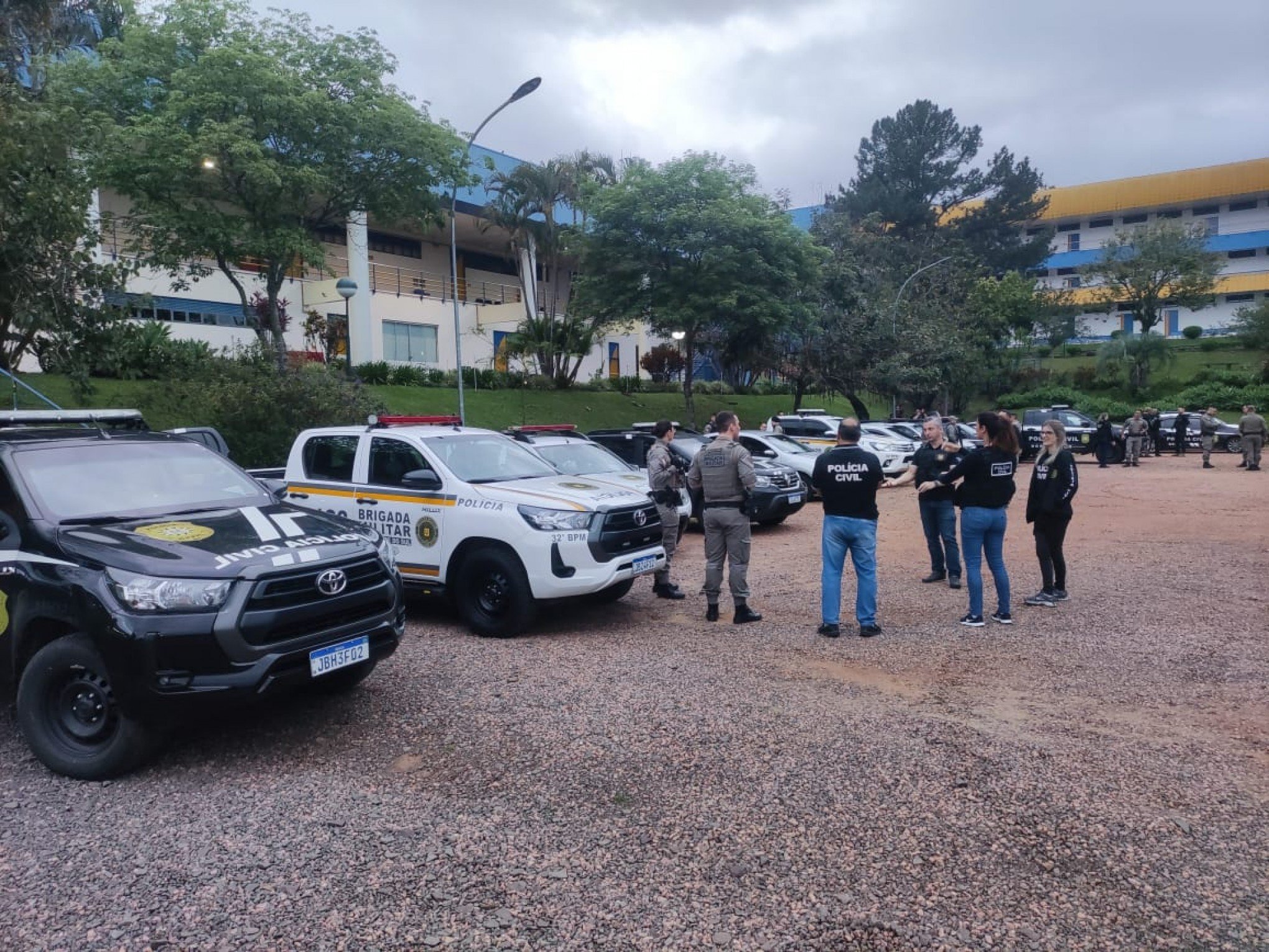Grupo por trás de ameaças a policiais é alvo de operação contra o tráfico de drogas na região