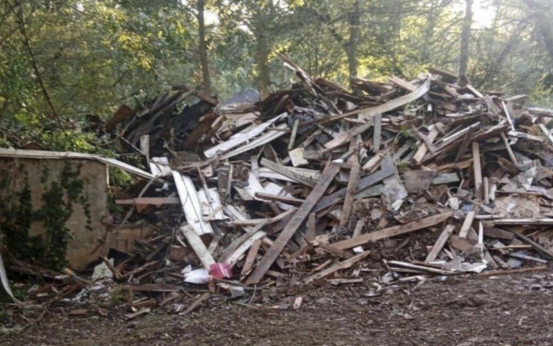 Mulher sai de férias e casa é demolida por engano | Jornal NH