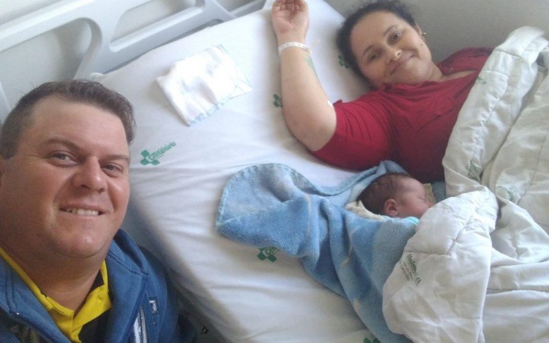 Bebê nasce no carro em parto feito pelo pai às margens de rodovia em Novo Hamburgo | Jornal NH