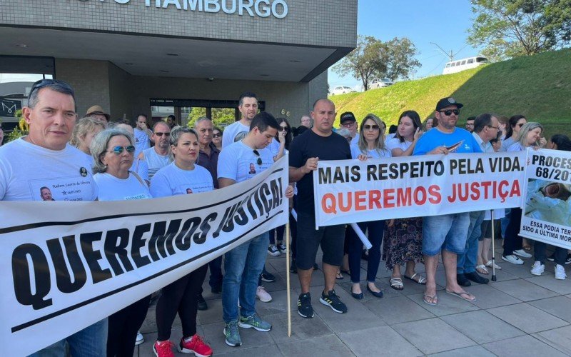 Protesto contra médico João Couto pede justiça em Novo Hamburgo | Jornal NH
