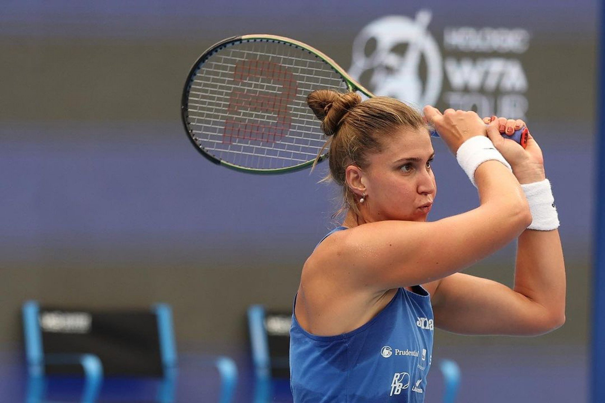 Bia Haddad derruba francesa e avança à semifinal do WTA Elite Trophy