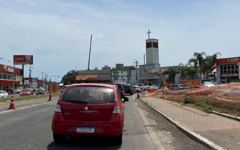 Trânsito em meia pista na RS-240, sentido Portão, no começo da tarde deste sábado | Jornal NH