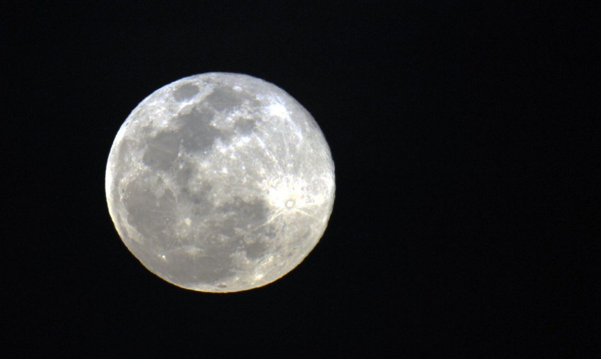 Eclipse parcial da Lua é neste sábado; saiba como assistir ao fenômeno