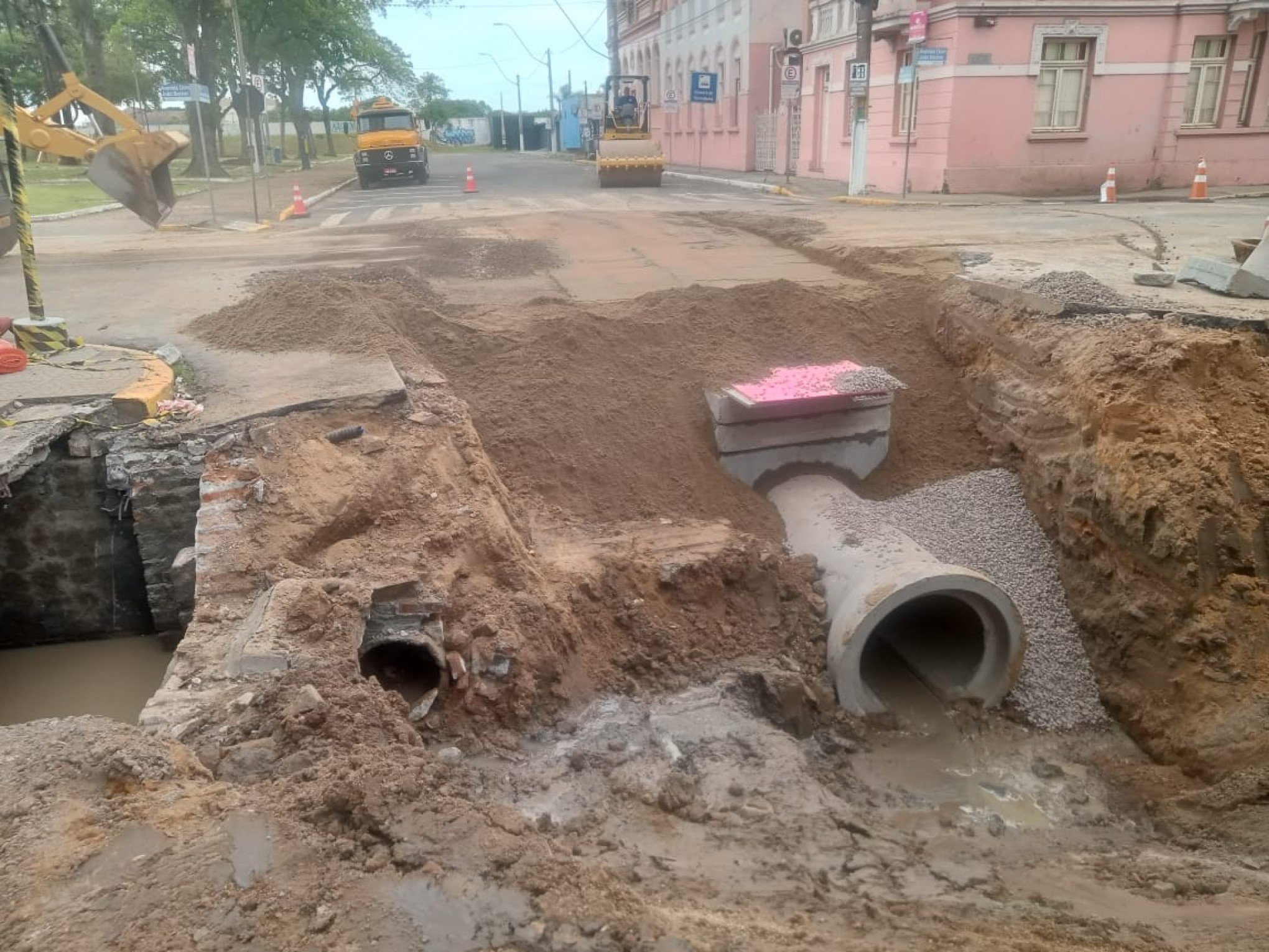 Avenida Dom JoÃ£o Becker foi interditada para obras, mas liberada ainda no sÃ¡bado (28)