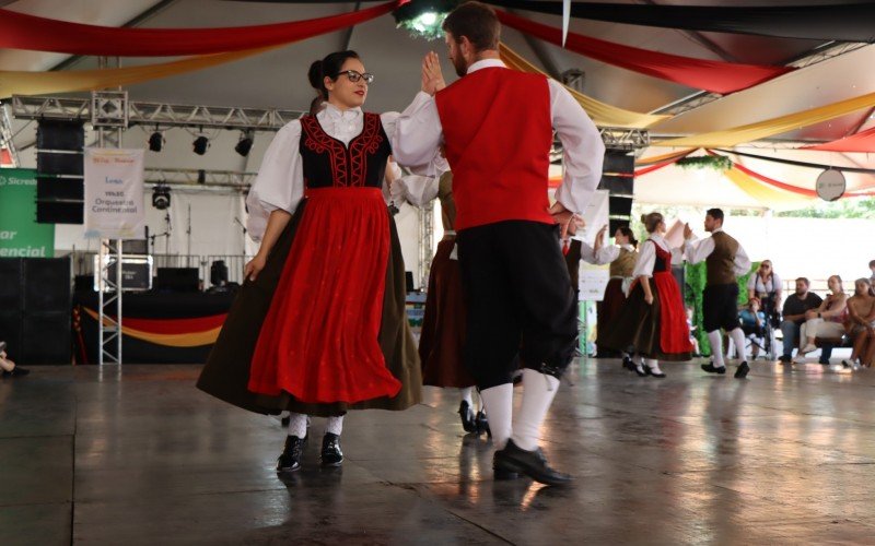 OKTOBERFEST: Encerramento da festa em Igrejinha contou com visitantes de várias cidades do RS e recebeu até excursão