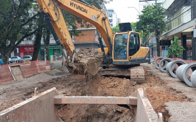 Rua Presidente Roosevelt também tem obras de macrodrenagem em andamento 