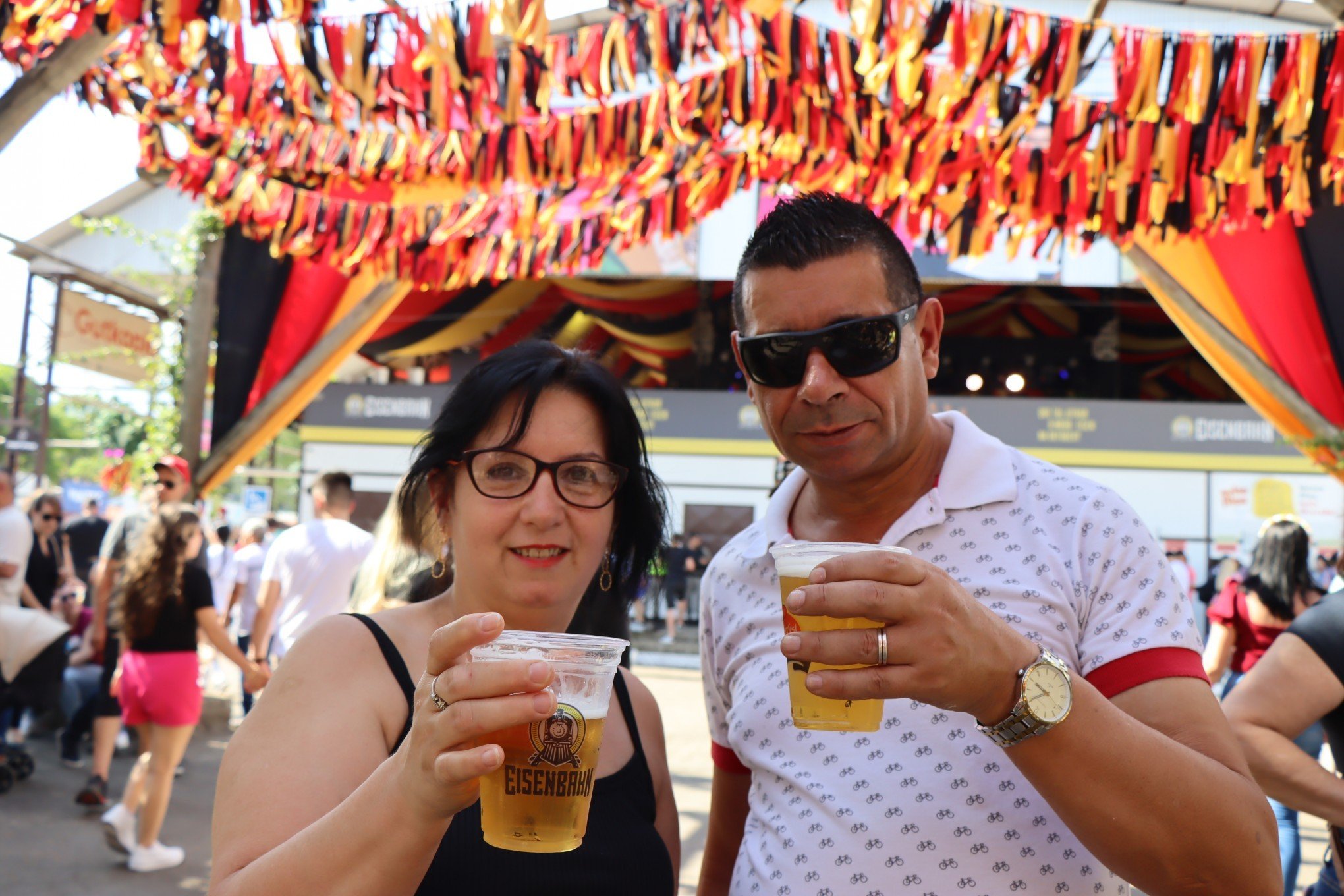 KÃ¡tia Primaz,54, e Ademir Mello,60