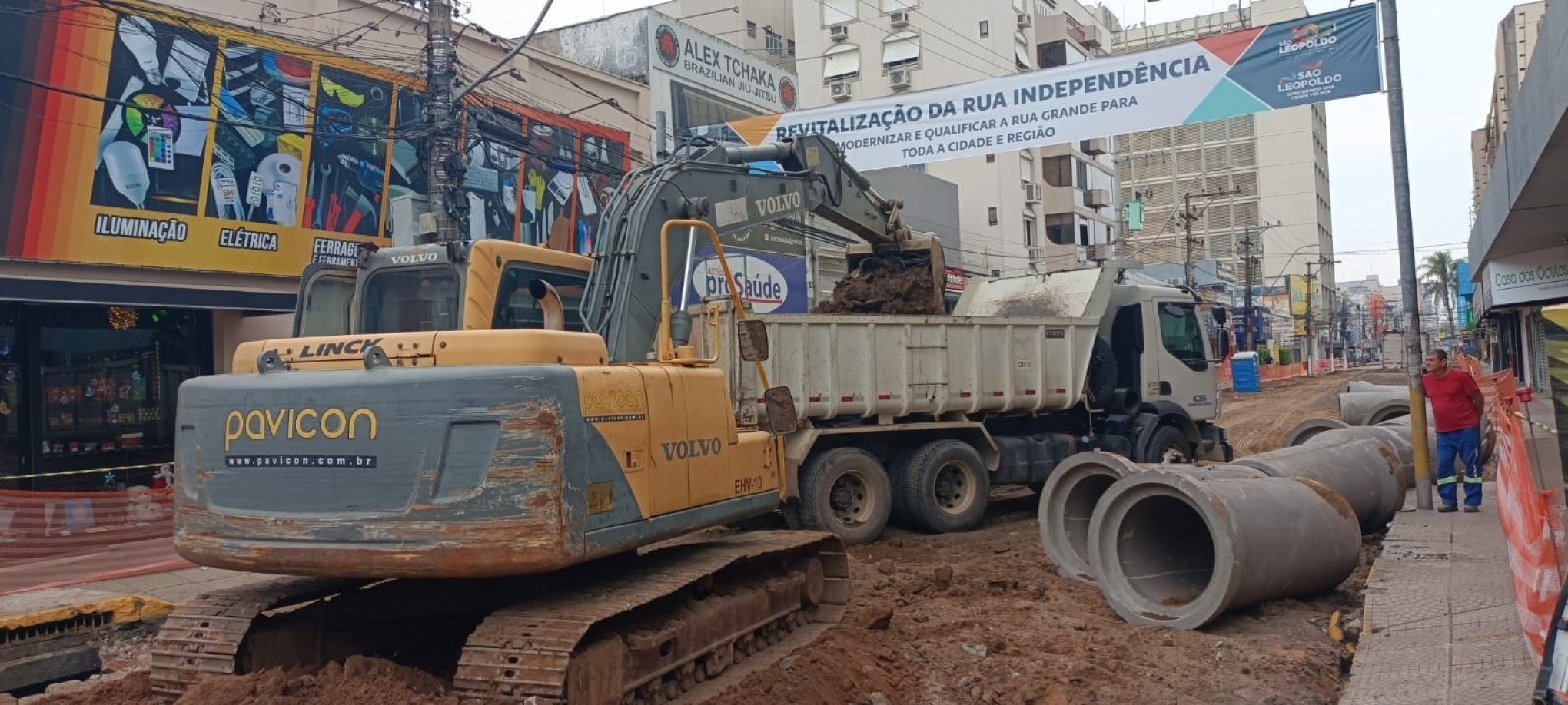 Inicia etapa de macrodrenagem da obra de revitalizaÃ§Ã£o da Rua IndependÃªncia