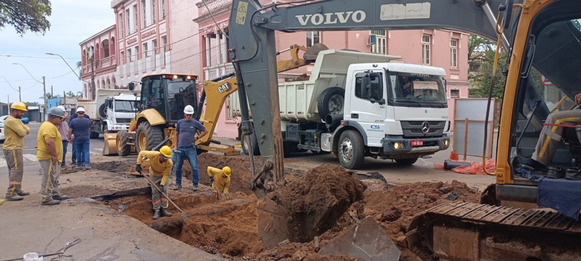 Inicia etapa de macrodrenagem da obra de revitalizaÃ§Ã£o da Rua IndependÃªncia