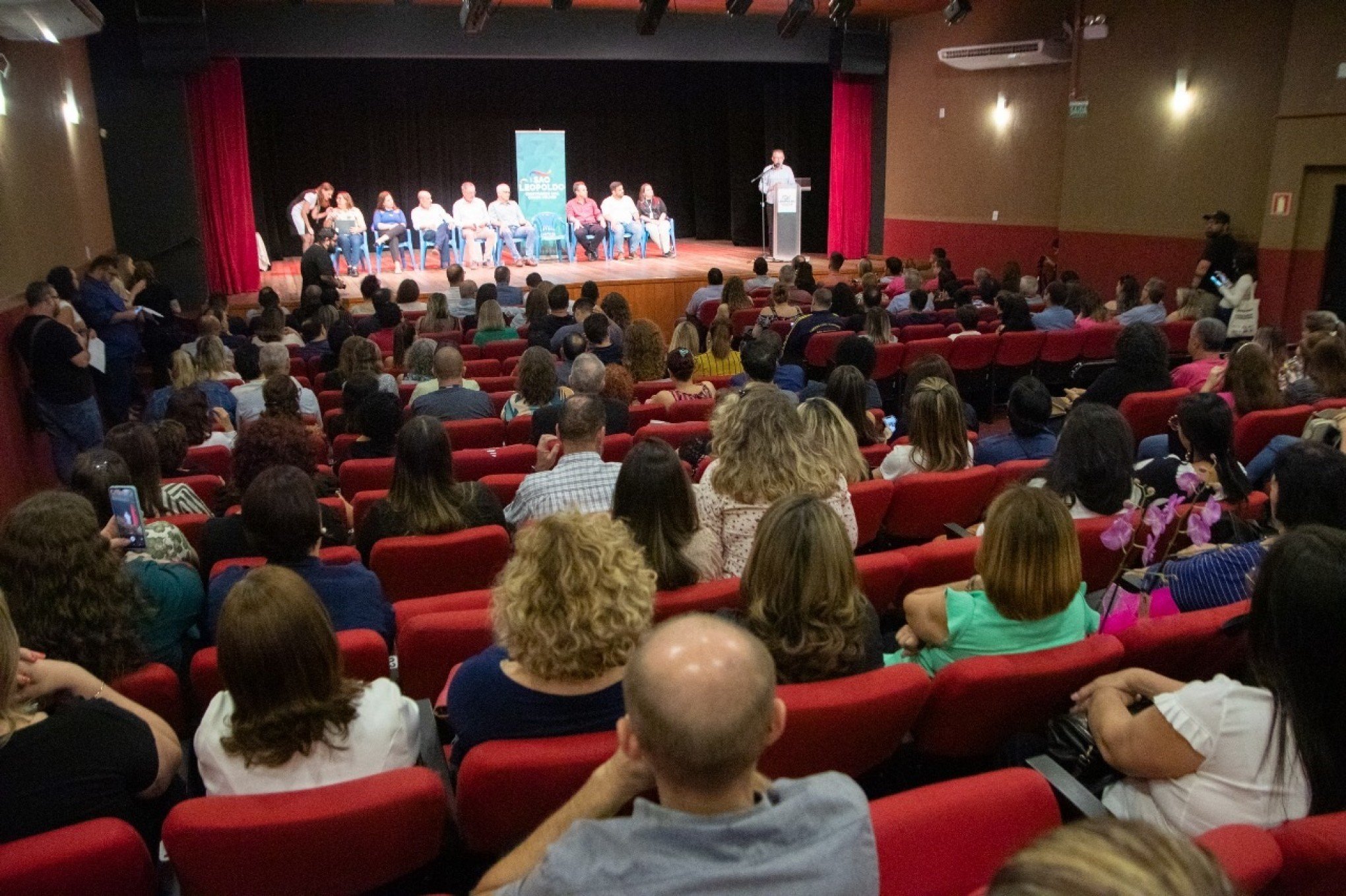 Evento no Teatro Municipal encerrou as comemoraÃ§Ãµes da Semana do Servidor