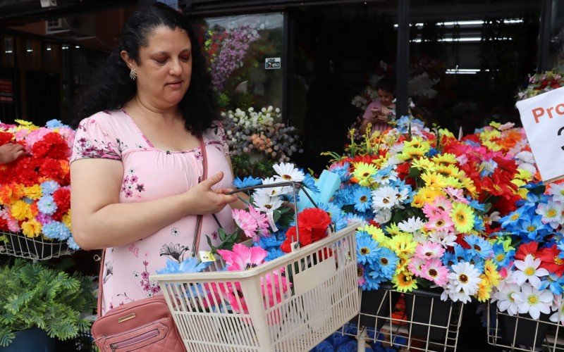 Rosemeri comprou flores para familiares e para o marido | Jornal NH