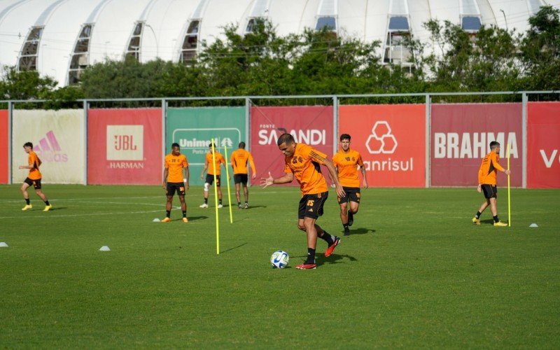 Mercado volta ao time após suspensão | Jornal NH