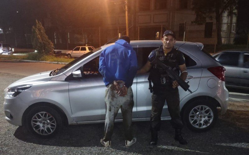 Homem-aranha foi capturado após fugir de abordagem quando dirigia carro furtado | Jornal NH