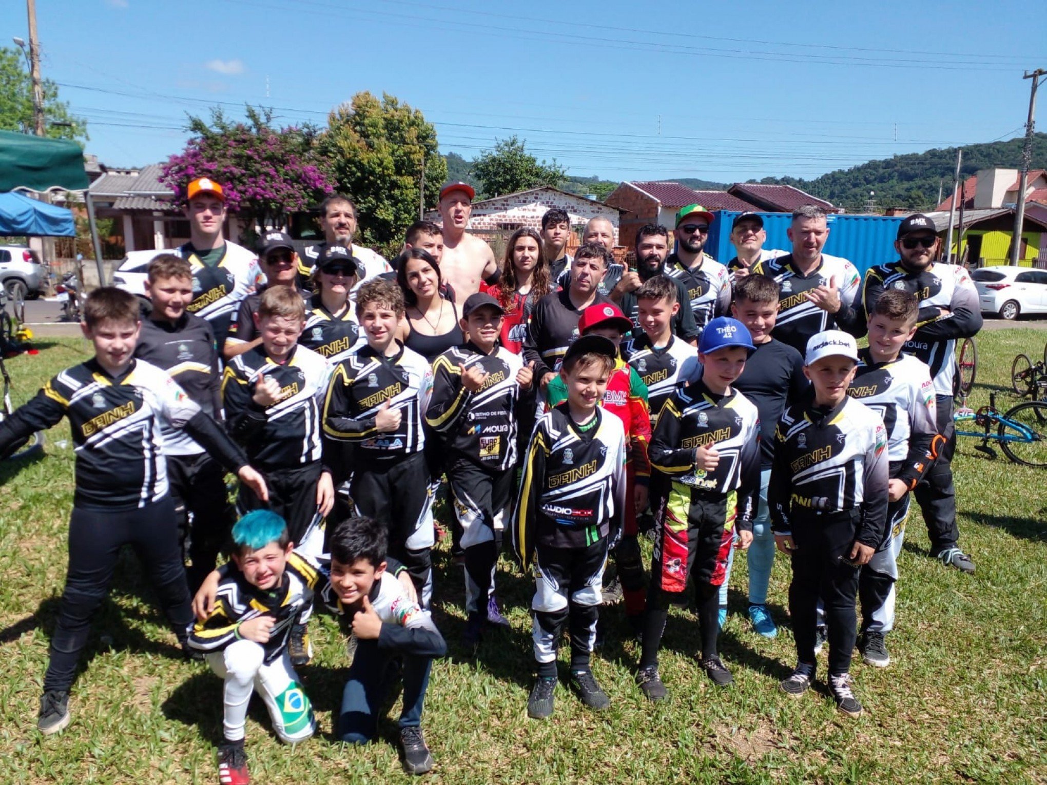 Atletas do Grêmio Atiradores Novo Hamburgo conquistam 11 títulos no Gauchão de BMX