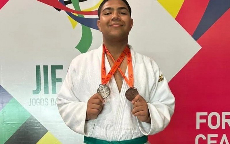 Atleta Guilherme Weis com as medalhas conquistadas no Ceará | Jornal NH