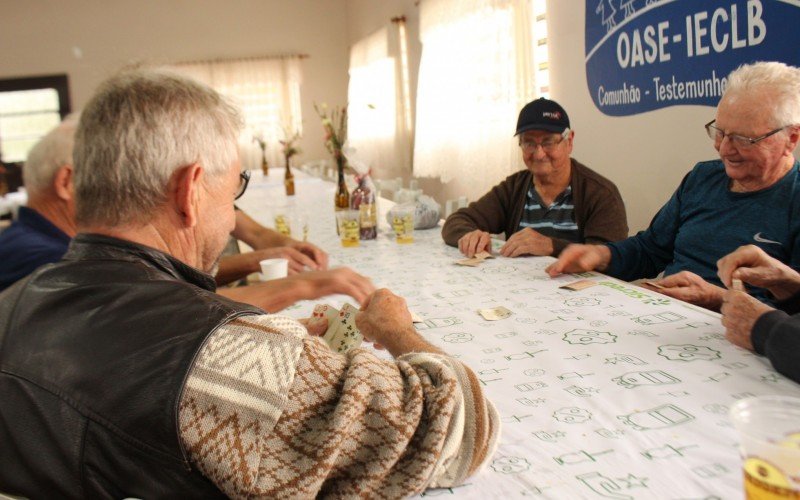 Envelhecimento da população traz novos desafios aos governos e à sociedade