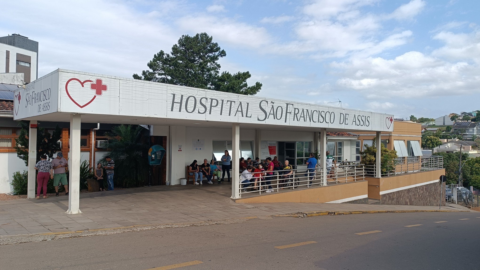 Saiba o que aconteceu com médico no caso que investiga gaze esquecida em corpo de mulher durante o parto em hospital de Parobé