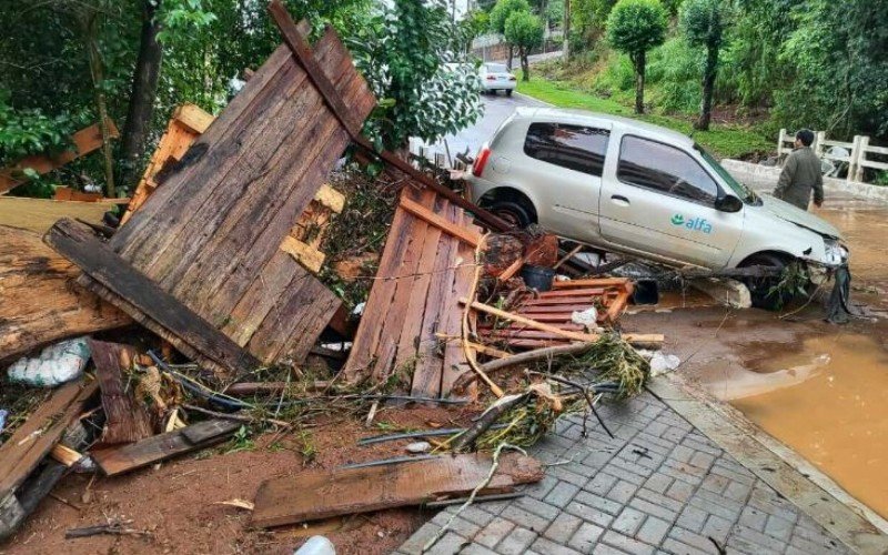 Cidades do Oeste de SC foram atingidas por chuvarada