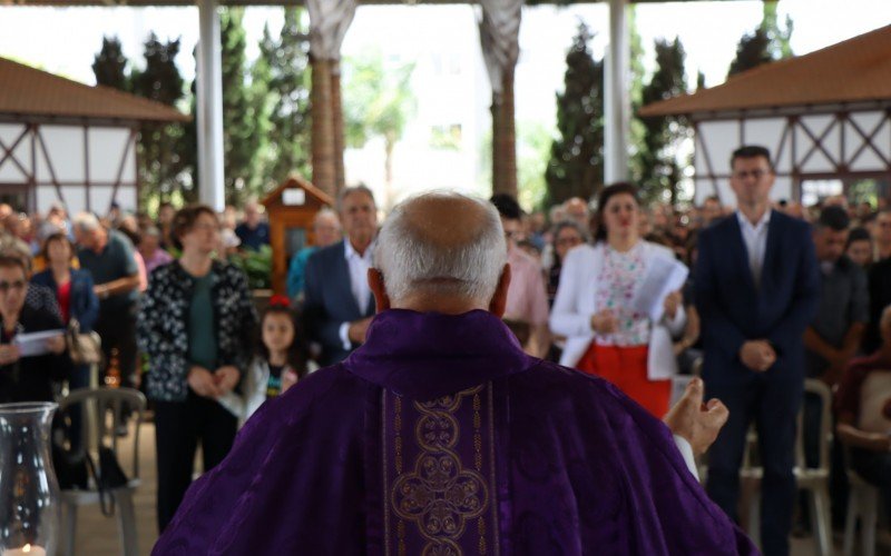 Missa celebrada por Dom Zeno