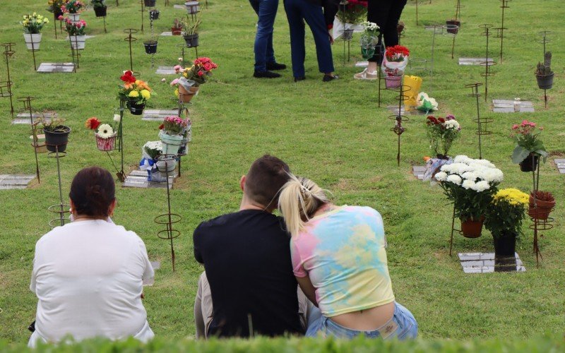 Jardim da MemÃ³ria reuniu milhares de pessoas