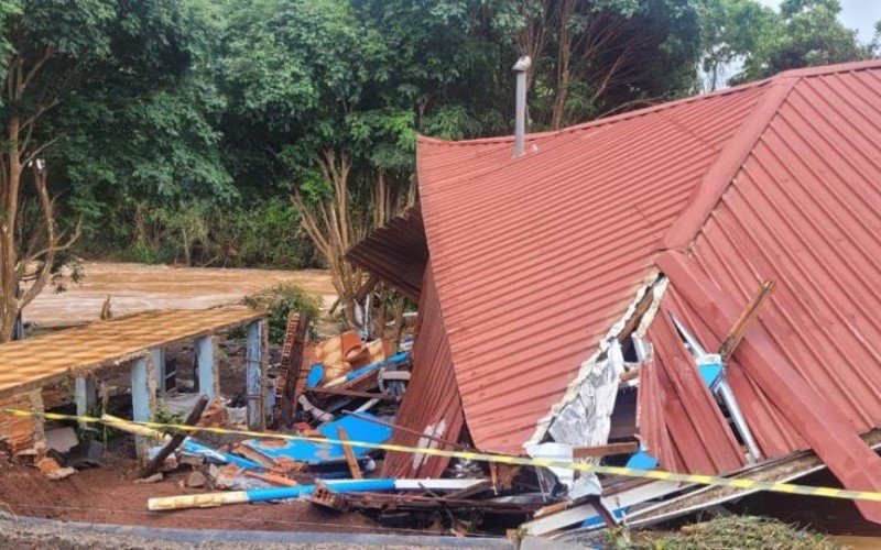 Rio de Barra do Rio Azul transbordou e causou inúmeros estragos | Jornal NH