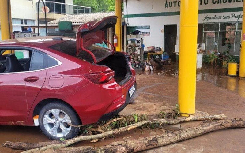 Rio que cruza a cidade transbordou e causou inÃºmeros estragos