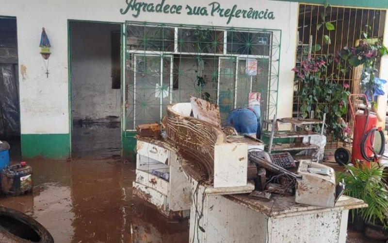 Rio que cruza a cidade transbordou e causou inÃºmeros estragos