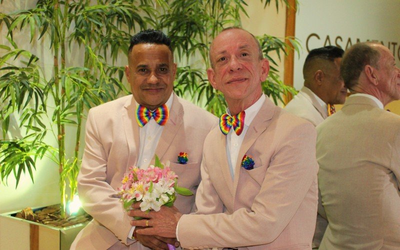 Após pedido de casamento no Encontro da Diversidade, casal de Estância Velha oficializa matrimônio no cartório