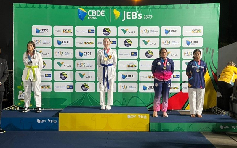 Fernanda Kayser Ã© ouro na sÃ©rie prata dos Jogos Escolares Brasileiros de Taekwondo