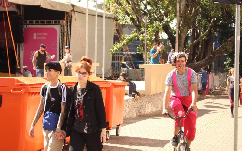 Durante dois dias, Virada Cultural levou diferentes formas de arte para a PraÃ§a do Imigrante