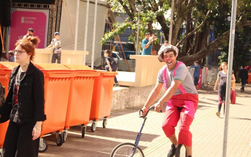 Durante dois dias, Virada Cultural levou diferentes formas de arte para a PraÃ§a do Imigrante