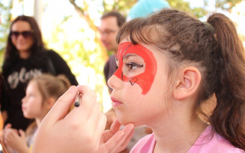 Alice Fraga, 6 anos, escolheu o Homem Aranha como tema da sua pintura facial