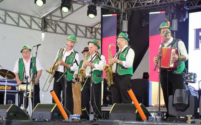 OKTOBERFEST: Domingo de muito chope e diversão no último dia de festa em Campo Bom