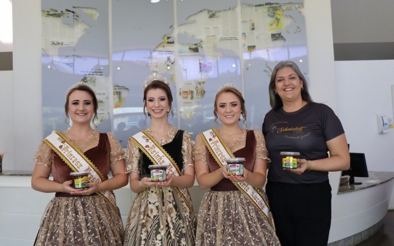 Princesa Tainara, rainha Jordana, princesa Taíssa e Virgínia divulgam evento na sede do Grupo Sinos | Jornal NH